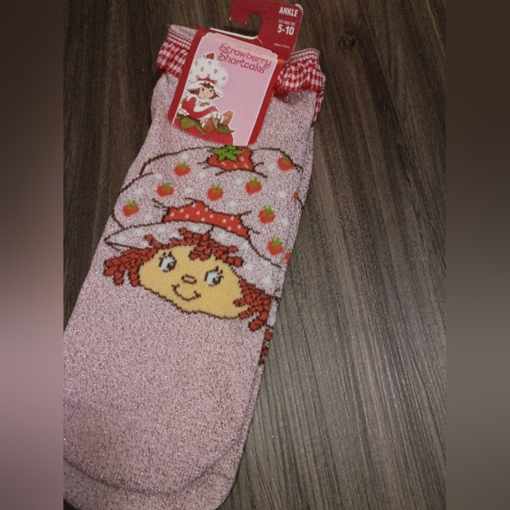 Bioworld Sparkle Pink Strawberry Character Ankle Socks